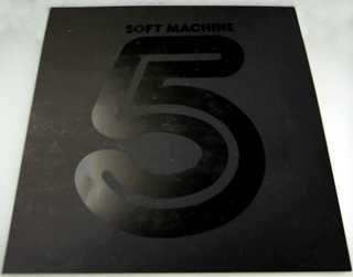 Обложка пластинки «Fifth», освещённая под углом